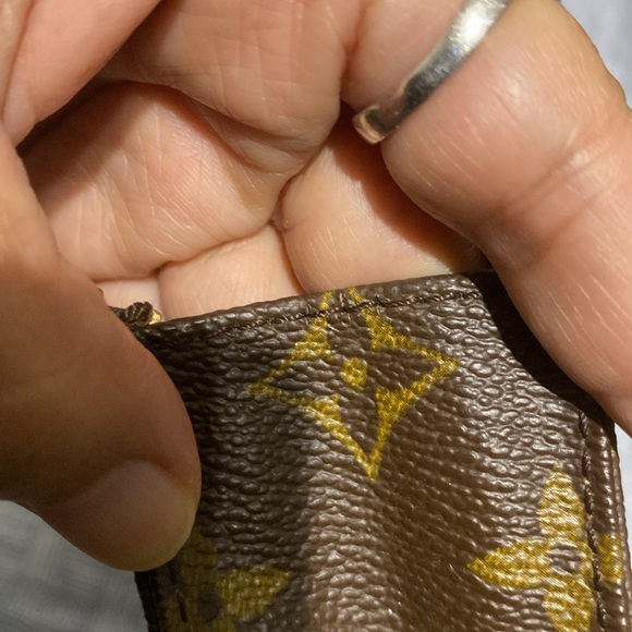 Lv toiletry 15 Authentic ✅ have cracks on the side canvass and clean inside ❤️ - Picture 6 of 11